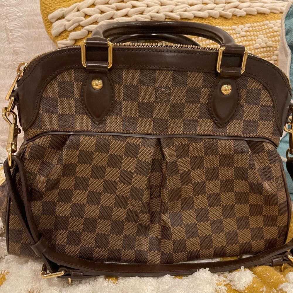 Vintage Edition Louis Vuitton purse impeccable condition!!